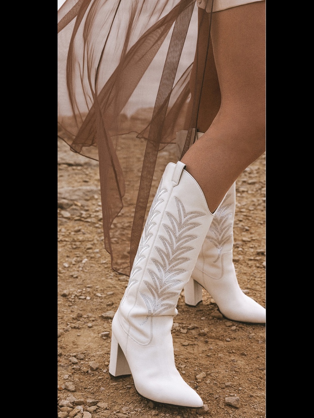 Daniel Diamond White Embellished Embroidered Women’s Cowboy Boots